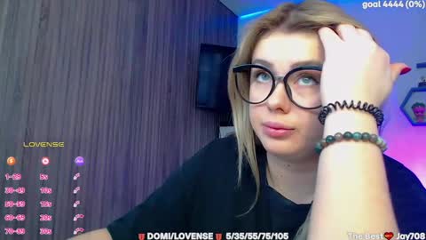 suchcute_ online show from February 18, 4:08 am