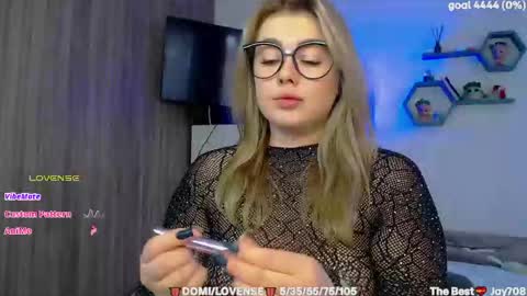 suchcute_ online show from February 23, 3:26 am