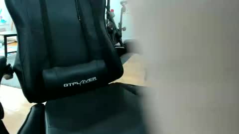 suckm3dry07 online show from May 2, 1:16 pm