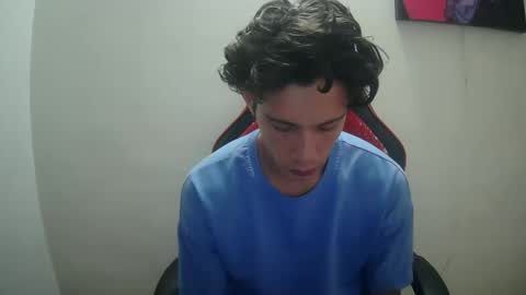 Snapshot of suez666 chatting on November 18, 4:06 am suez666 online show from November 18, 4:06 am