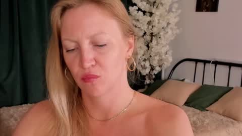 Snapshot of sugamomy chatting on September 15, 12:10 am sugamomy online show from September 15, 12:10 am