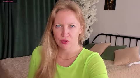 Snapshot of sugamomy chatting on October 8, 12:08 am sugamomy online show from October 8, 12:08 am