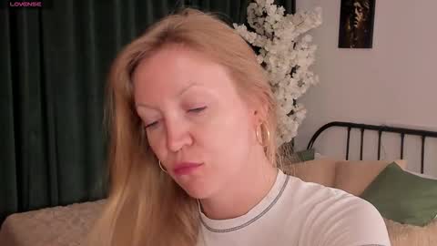 Snapshot of sugamomy chatting on October 14, 12:11 am sugamomy online show from October 14, 12:11 am