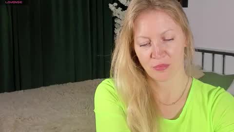 Snapshot of sugamomy chatting on October 22, 12:11 am sugamomy online show from October 22, 12:11 am