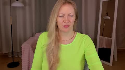 sugamomy online show from December 17, 1:00 am