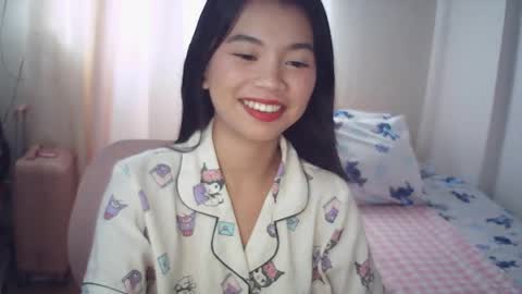 Snapshot of sugar_jazzz chatting on April 1, 12:00 am Rosiee online show from April 1, 12:00 am