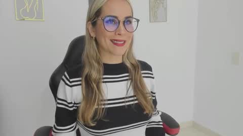 Snapshot of sugar_milff chatting on October 25, 2:13 pm sugar_milff online show from October 25, 2:13 pm