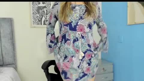 sugar_milff online show from April 9, 12:32 pm