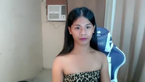 Snapshot of sugar_pixiee chatting on May 3, 11:38 am sugar_pixiee online show from May 3, 11:38 am