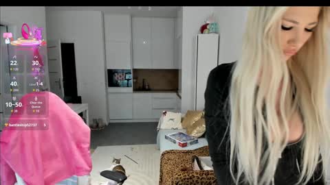 Snapshot of sugar_rainbow chatting on December 18, 4:29 am Kinga online show from December 18, 4:29 am