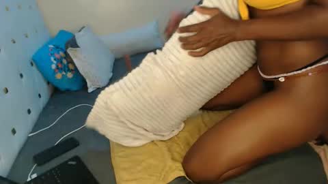 Snapshot of sugarlips_05 chatting on December 16, 6:51 am sugar online show from December 16, 6:51 am