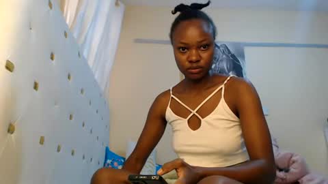 Snapshot of sugarlips_05 chatting on June 15, 1:35 pm sugar online show from June 15, 1:35 pm