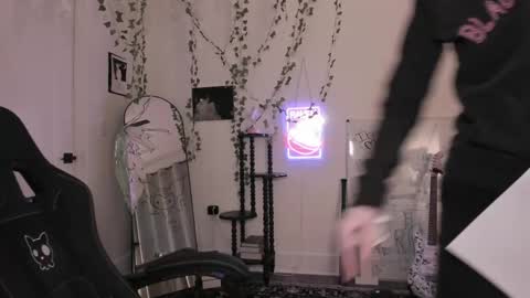 Ella online show from May 25, 3:56 am