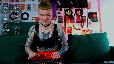 sugarsoot online show from May 19, 5:36 am