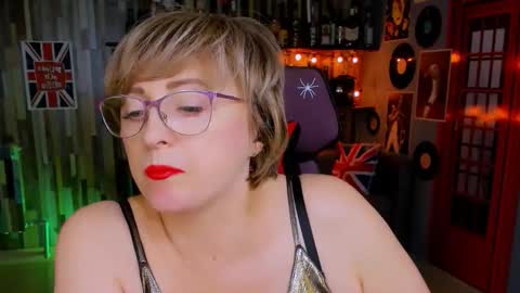 Vivien online show from November 3, 1:01 pm