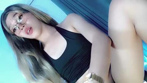 LoveSugar online show from November 26, 8:10 pm