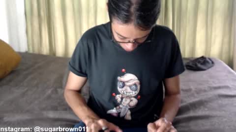 suggabrown_ online show from November 9, 8:40 pm