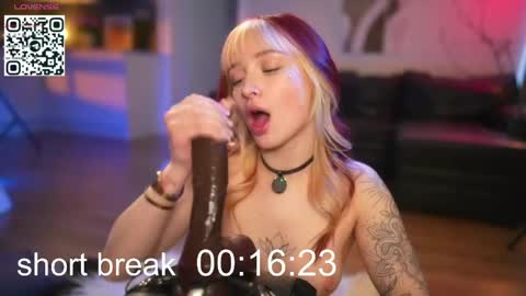 Snapshot of suk_ki chatting on May 4, 3:57 am Lika ginger Jessy blond online show from May 4, 3:57 am