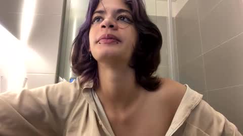 Snapshot of sukulaurens chatting on October 3, 6:05 pm Suku Ren online show from October 3, 6:05 pm