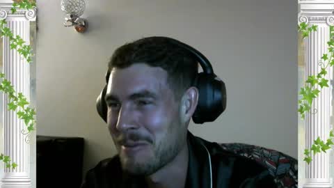 Snapshot of sultansgirls chatting on December 4, 3:49 am The Sultan online show from December 4, 3:49 am