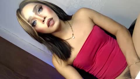 Snapshot of sultry_sirenxx chatting on September 15, 4:18 pm sultry_sirenxx online show from September 15, 4:18 pm