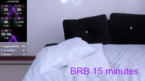 Snapshot of sumeragi_cat chatting on December 4, 7:01 pm Nicolle online show from December 4, 7:01 pm