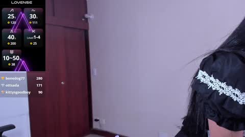 Snapshot of sumeragi_cat chatting on December 13, 8:04 pm Nicolle online show from December 13, 8:04 pm