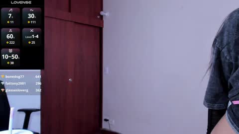 Snapshot of sumeragi_cat chatting on January 18, 9:34 pm Nicolle online show from January 18, 9:34 pm