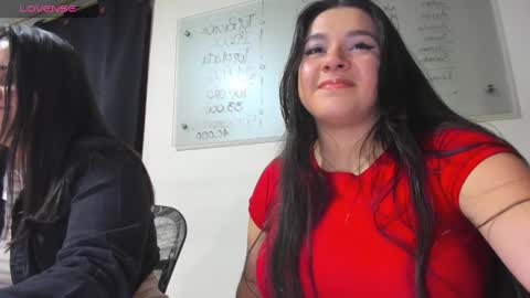 Snapshot of summer_girls01 chatting on December 4, 12:19 am summer_girls01 online show from December 4, 12:19 am