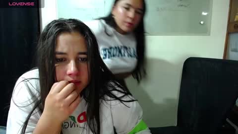 Snapshot of summer_girls01 chatting on January 8, 4:55 am summer_girls01 online show from January 8, 4:55 am