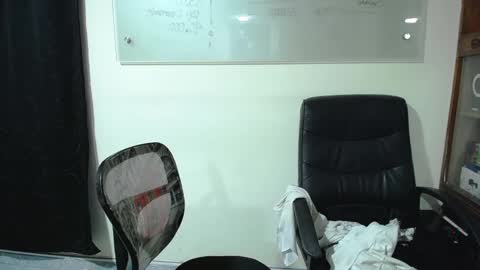 Snapshot of summer_girls01 chatting on January 16, 1:06 am summer_girls01 online show from January 16, 1:06 am