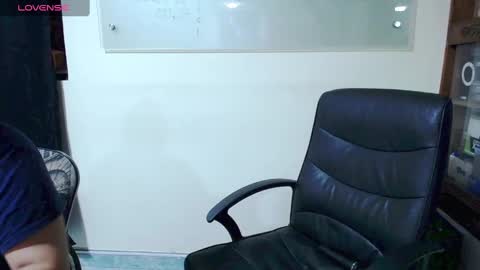 Snapshot of summer_girls01 chatting on January 21, 1:29 am summer_girls01 online show from January 21, 1:29 am