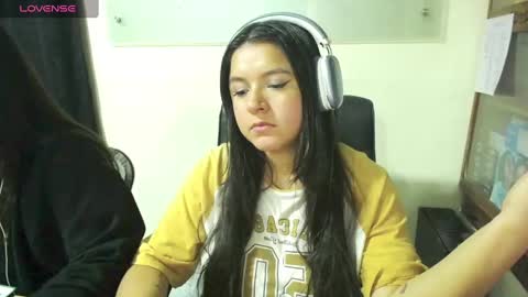 Snapshot of summer_girls01 chatting on February 10, 5:03 am summer_girls01 online show from February 10, 5:03 am