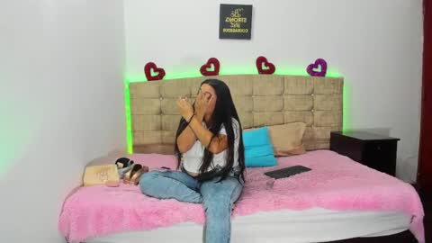 Snapshot of summer_girls01 chatting on October 11, 1:49 am summer_girls01 online show from October 11, 1:49 am