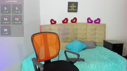 Snapshot of summer_girls01 chatting on October 31, 2:40 pm summer_girls01 online show from October 31, 2:40 pm