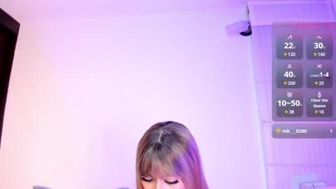 Snapshot of summer_holiday chatting on December 13, 7:25 am OnlyFans summer holiday online show from December 13, 7:25 am