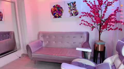 summer_miller online show from October 22, 11:10 am