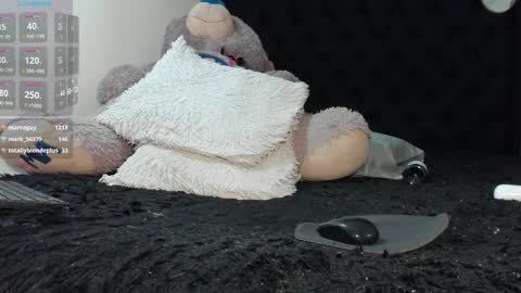 Snapshot of summer_romance chatting on February 21, 6:40 am Andres-tattoos  Derek Hairy online show from February 21, 6:40 am