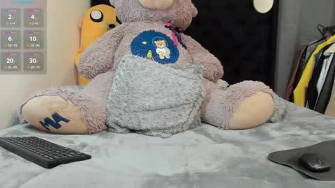 Snapshot of summer_romance chatting on March 6, 5:35 am Andres-tattoos  Derek Hairy online show from March 6, 5:35 am