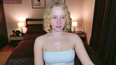 Snapshot of summerjem chatting on November 22, 9:52 am summerjem online show from November 22, 9:52 am