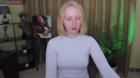 Snapshot of summerjem chatting on November 27, 9:44 am summerjem online show from November 27, 9:44 am