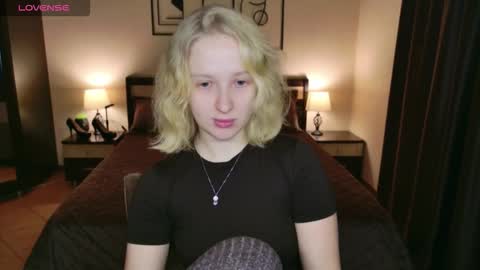 Snapshot of summerjem chatting on December 2, 4:18 am summerjem online show from December 2, 4:18 am