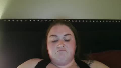 Snapshot of summerwaterfall chatting on May 25, 3:56 am summerwaterfall online show from May 25, 3:56 am