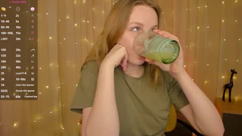 Snapshot of sun4ox chatting on February 20, 7:14 pm Zoya online show from February 20, 7:14 pm