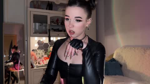 Snapshot of sun_for_you chatting on December 19, 12:34 am Miss Nelly online show from December 19, 12:34 am