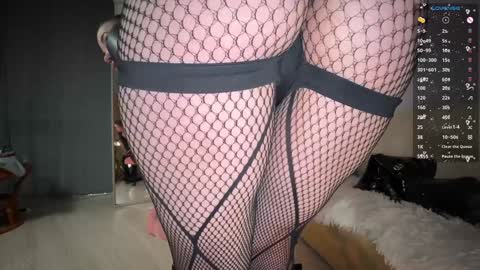 Snapshot of sun_for_you chatting on December 19, 3:40 am Miss Nelly online show from December 19, 3:40 am