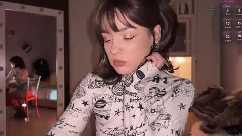 Snapshot of sun_for_you chatting on September 8, 9:58 pm Miss Nelly online show from September 8, 9:58 pm