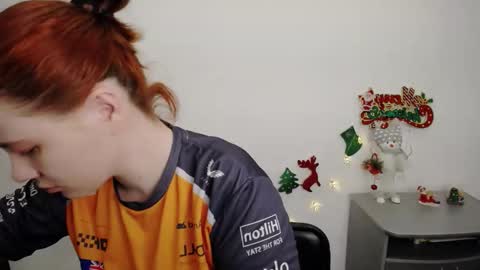 Snapshot of sun_lovely chatting on December 19, 2:02 pm Alexi online show from December 19, 2:02 pm