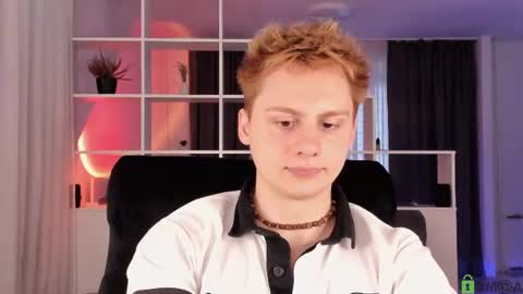 Snapshot of sunburn_boy chatting on June 23, 5:11 pm Emilio online show from June 23, 5:11 pm