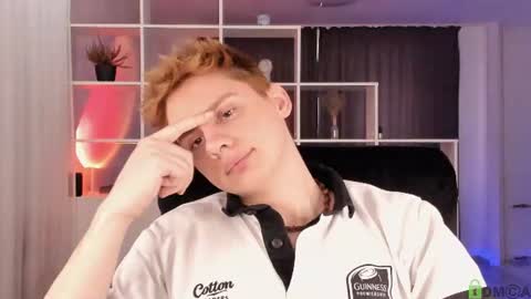 Snapshot of sunburn_boy chatting on July 5, 6:53 am Emilio online show from July 5, 6:53 am